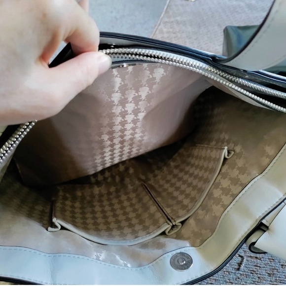 Karl Lagerfeld Paris Tote off white bow double handle faux leather bucket bag​ - Picture 6 of 10